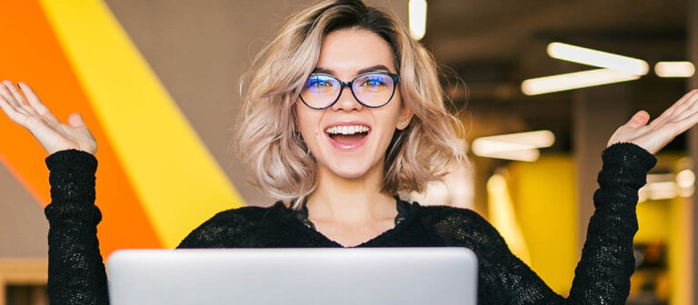 RB-laptop-female-happy