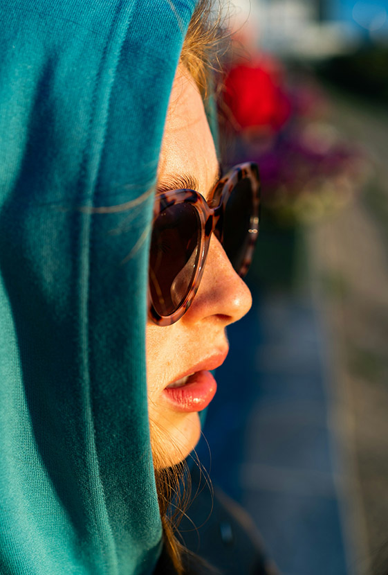 Consumer retail side b